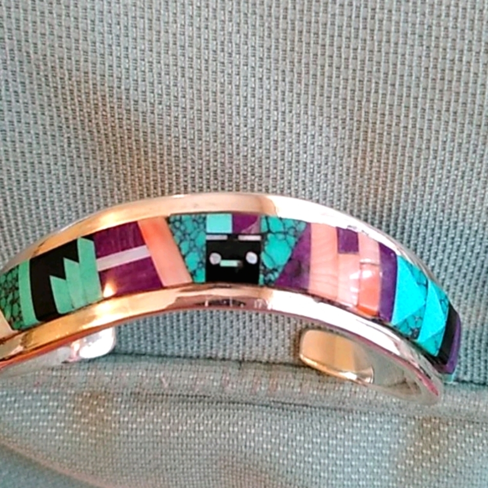 NATIVE AMERICAN WAVE INLAID CUFF BRACELET - Picture 7 of 16